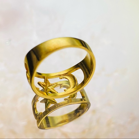 Moon & Star Ring - Picture 7 of 11